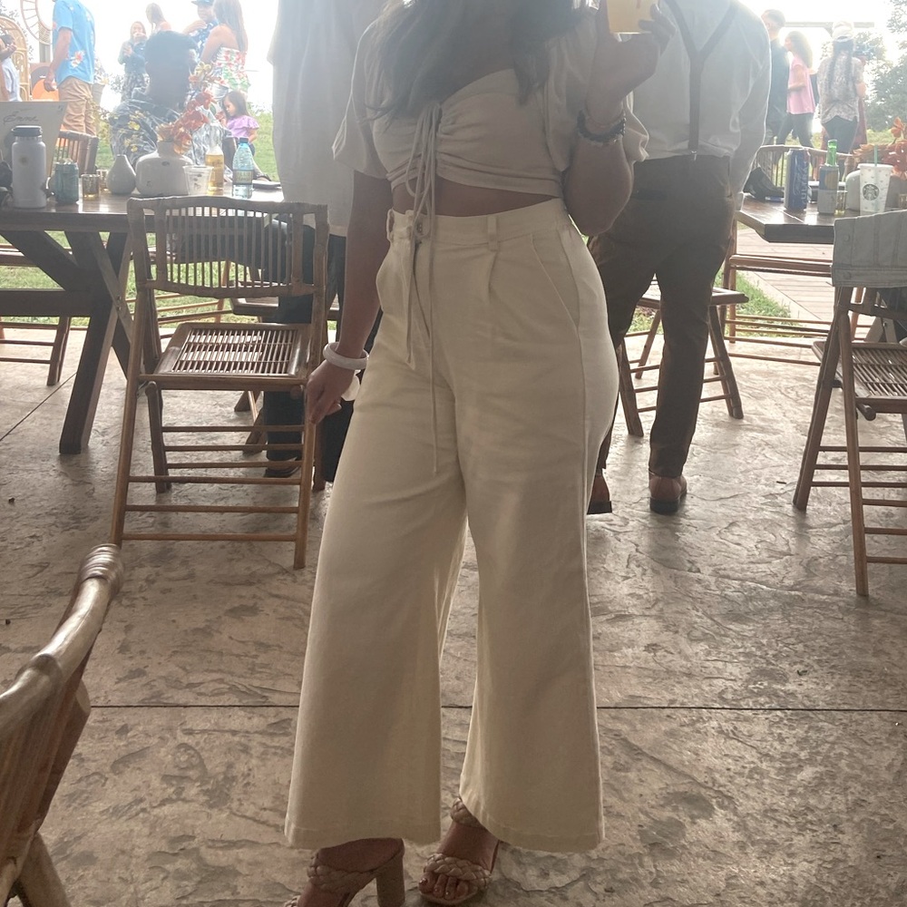 Super cute pants, worn once! Missing button but easy to sew it back on.